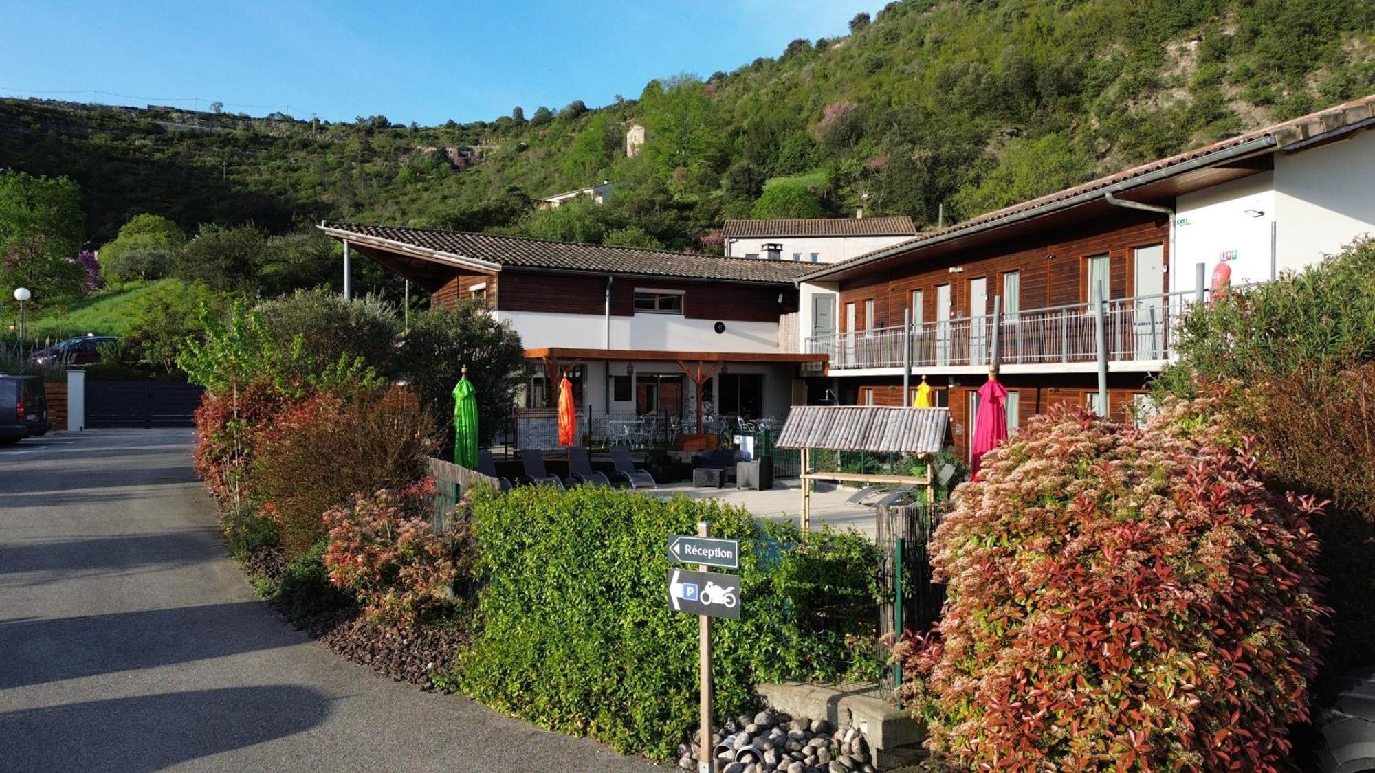 Hotel Le Vanseen Les Vans Exteriör bild